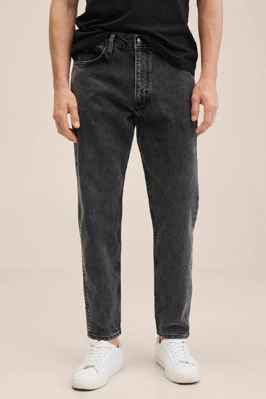 Plus Size Men's Relaxed Fit Jeans with a Tapered Leg for a Laid - Back VibeMANGO