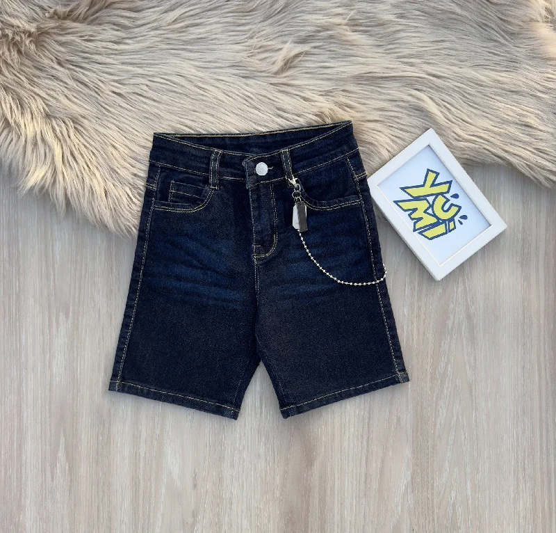 Men's High - Waisted Jeans in a Medium Wash for a Vintage - Style RevivalStylish Blue Denim Shorts with Chain Accessory