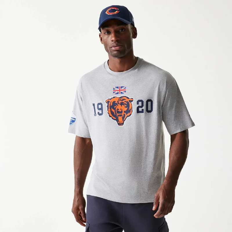 Men's mock - neck t - shirts with a modern and sleek styleChicago Bears NFL Games Square Arch Grey Oversized T-Shirt