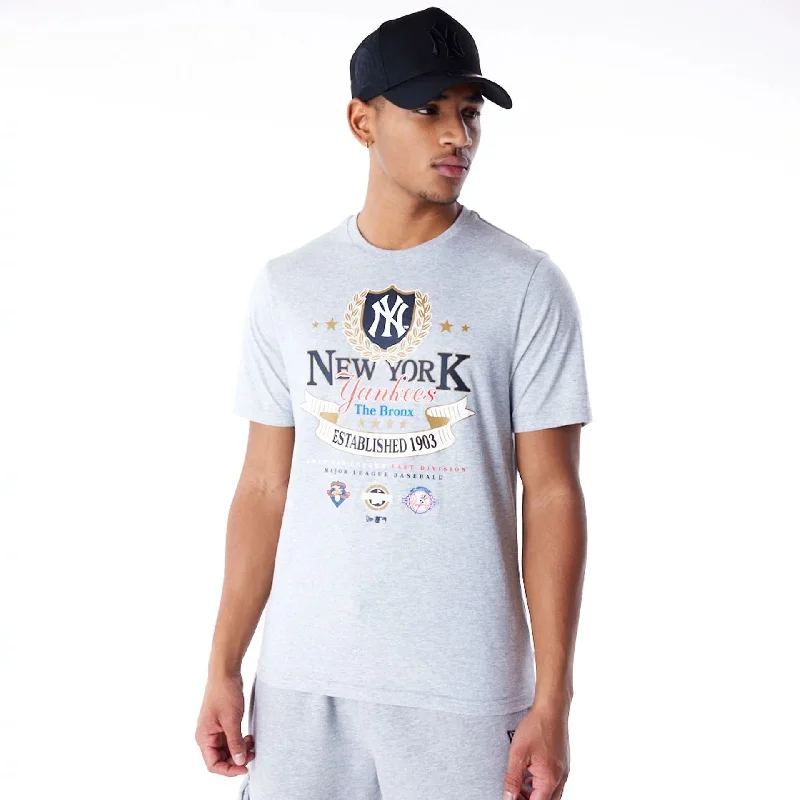 Men's distressed denim - look t - shirts with a rugged appealNew York Yankees MLB Badge Graphic Grey T-Shirt