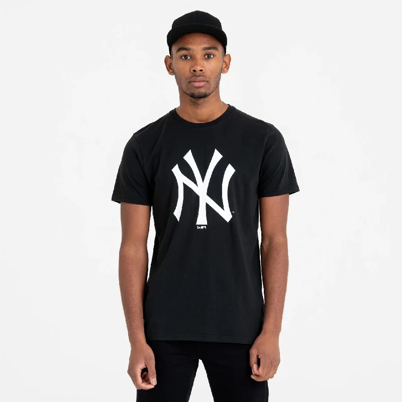 Men's thermal t - shirts with a high - neck design for cold weatherNew York Yankees MLB Regular Black T-Shirt